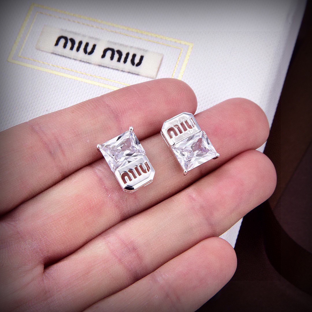 ❤️新品❗☀原单货 ☀新款miumiu字母耳钉☀专柜一致黄铜材质 超级有质感