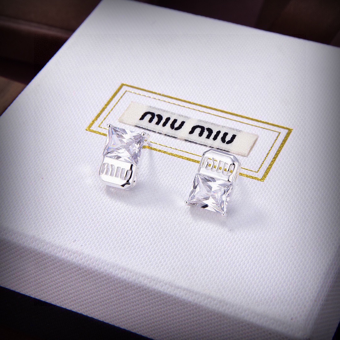 ❤️新品❗☀原单货 ☀新款miumiu字母耳钉☀专柜一致黄铜材质 超级有质感