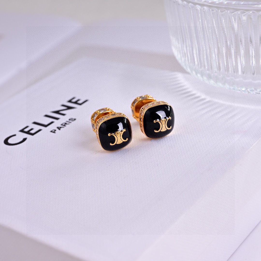 ❤️Celine❤️新品 简单时尚🌟专柜一致 火爆款出货 设计独特 前卫 美女必备款！