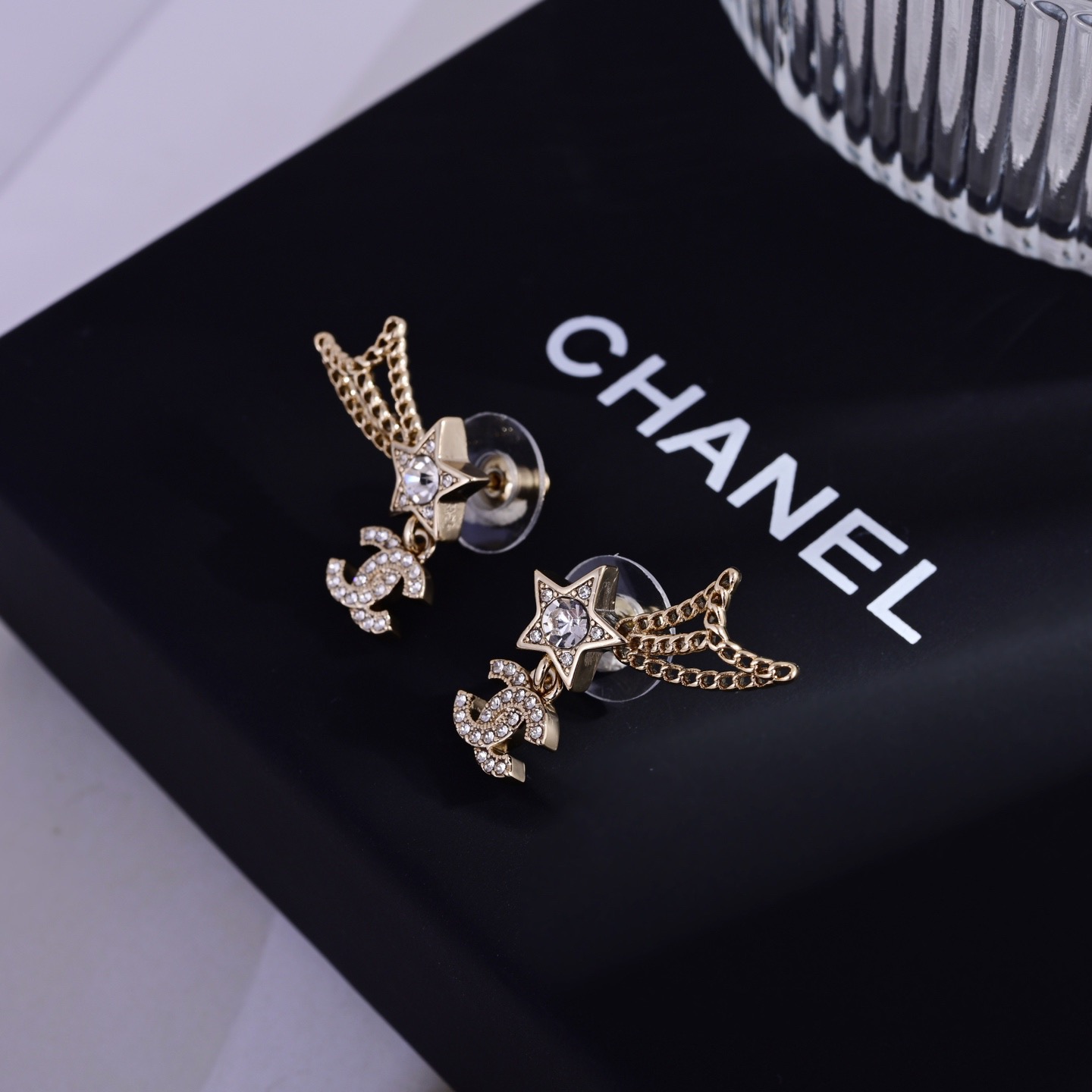 👌小香 CHANEL 耳环😍优雅大方精工设计   雕刻 非常修饰脸型    青春活力    看惯了一如既
