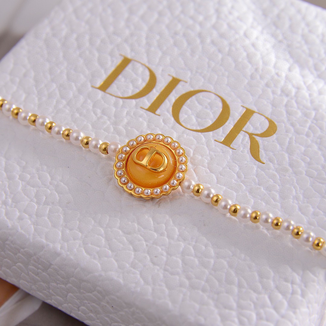 手链👌Dior 迪奥 套装专柜新款上市 美得不要不要的 唯美 浪漫 人手必备款 火爆小红书 精选官网一致