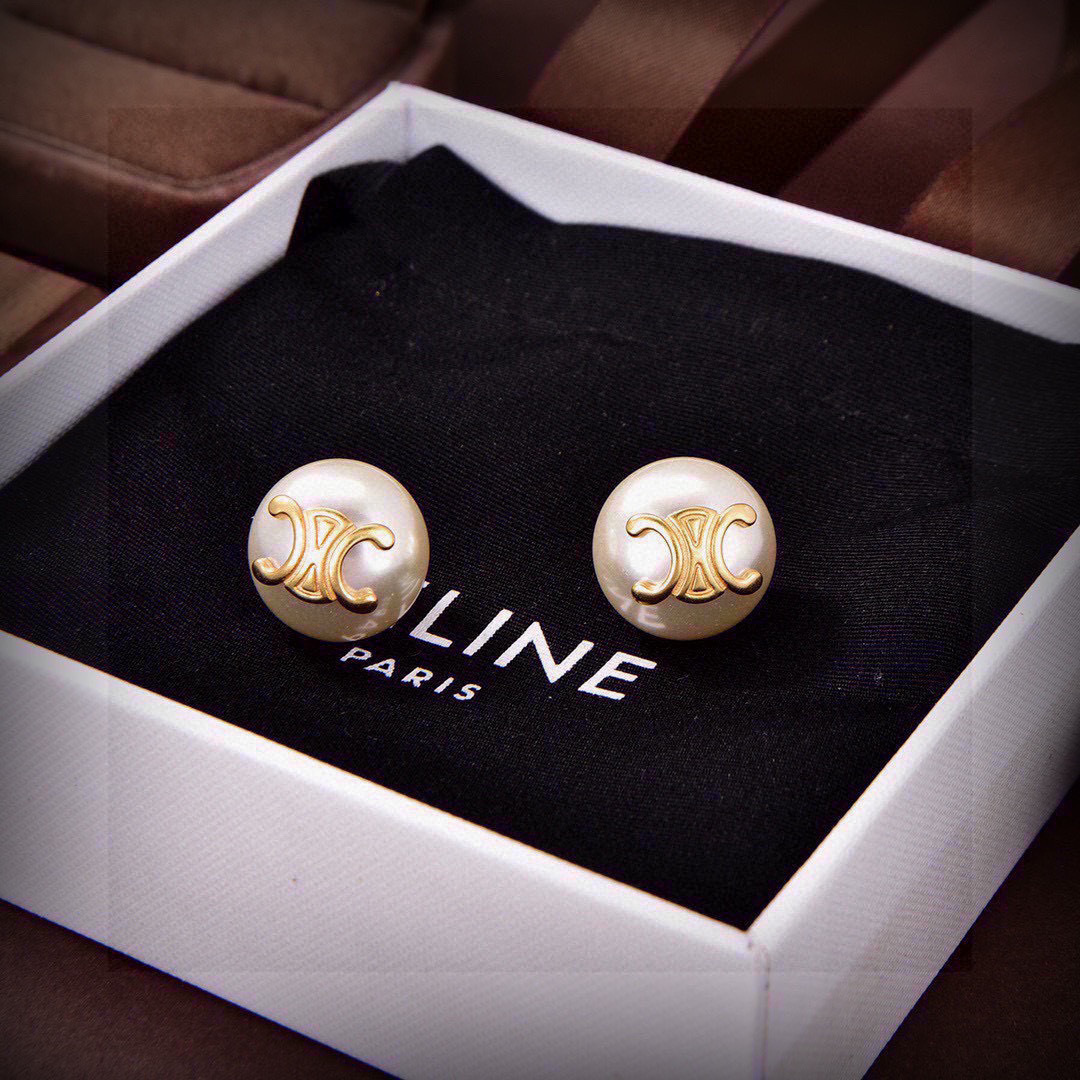 ❤️Celine 新款凯旋门耳钉👌与众不同的设计 个性十足 颠覆你对传统耳环的印象 使其魅力爆灯