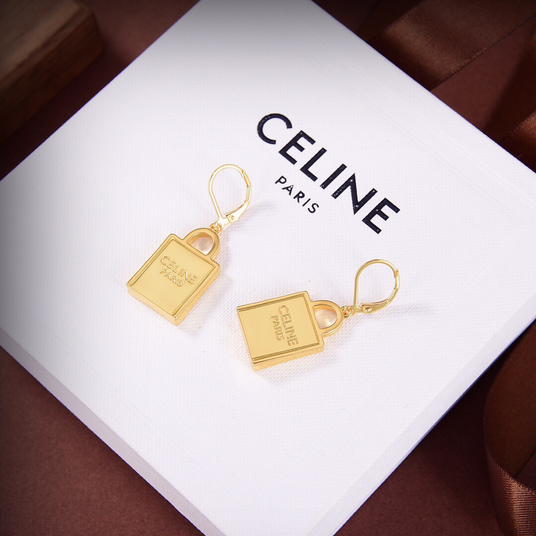 ❤️Celine新品 简单时尚金色耳环🌟专柜一致 火爆款出货 设计独特 前卫 美女必备款！