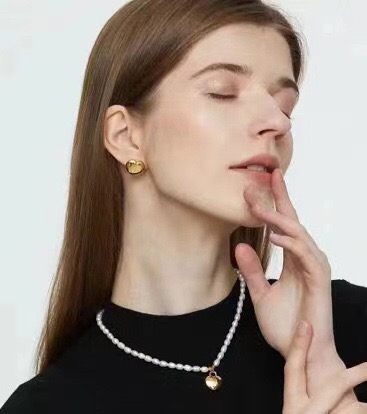 🧒🏻❤️Celine 新款耳钉 👌与众不同的设计 个性十足 颠覆你对传统耳环的印象 使其魅力爆灯