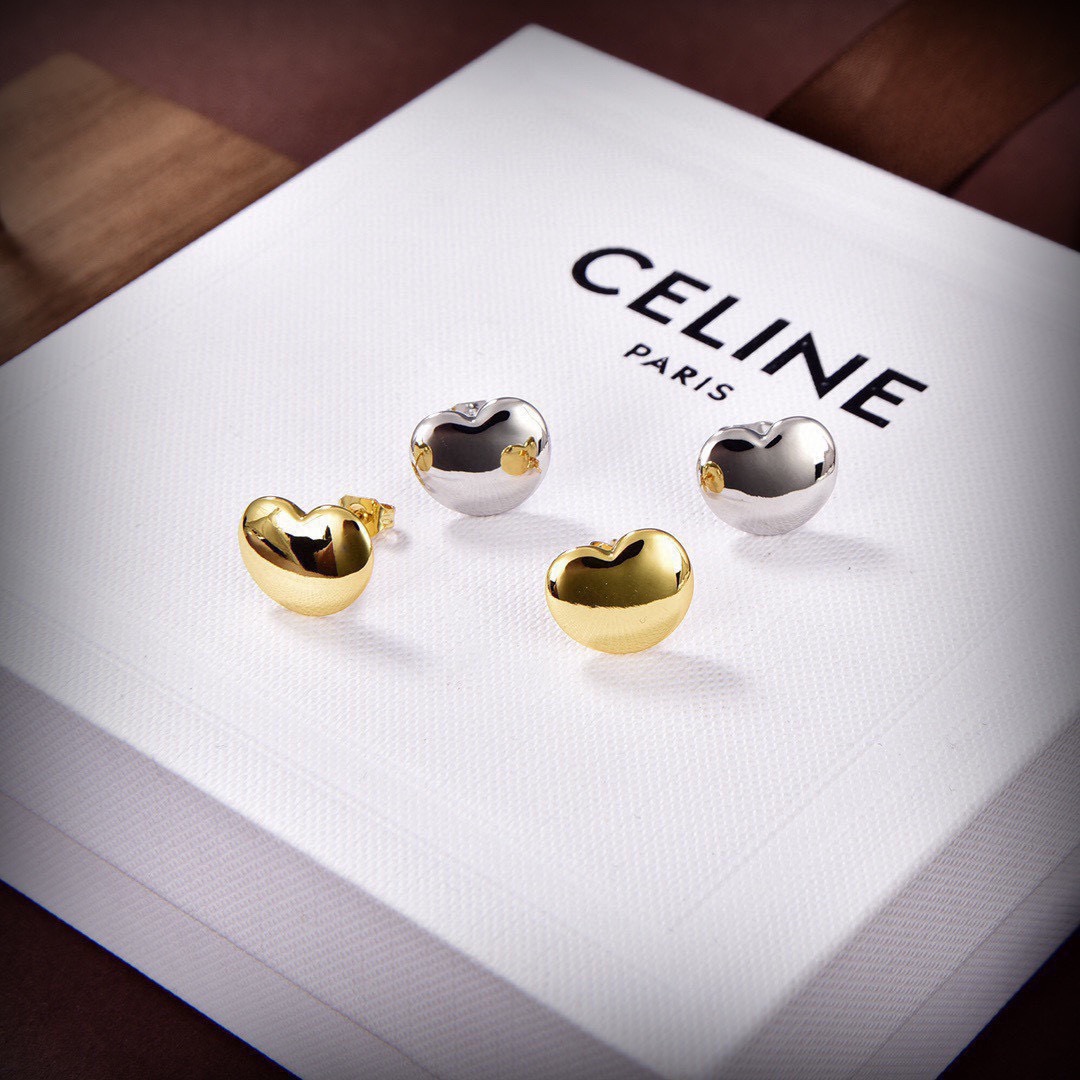 🧒🏻❤️Celine 新款耳钉 👌与众不同的设计 个性十足 颠覆你对传统耳环的印象 使其魅力爆灯