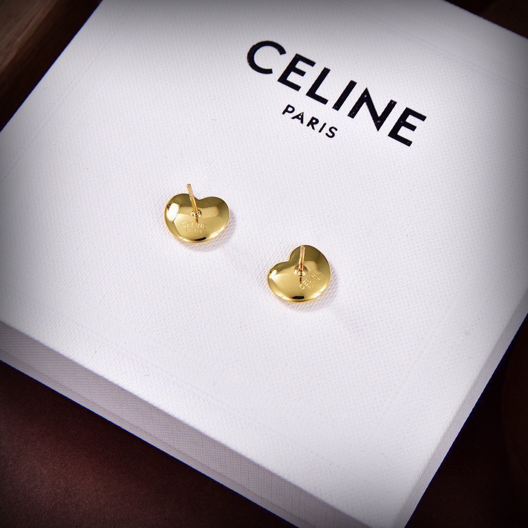 🧒🏻❤️Celine 新款耳钉 👌与众不同的设计 个性十足 颠覆你对传统耳环的印象 使其魅力爆灯