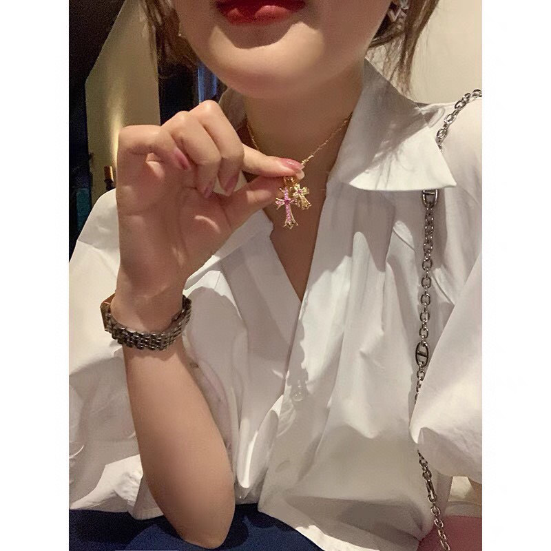 👑☣️新品克罗心潮人必备单品[勾引]克罗心  满钻十字架✟项链，多种戴法。❤️太好看了 戴上它炸了整条街