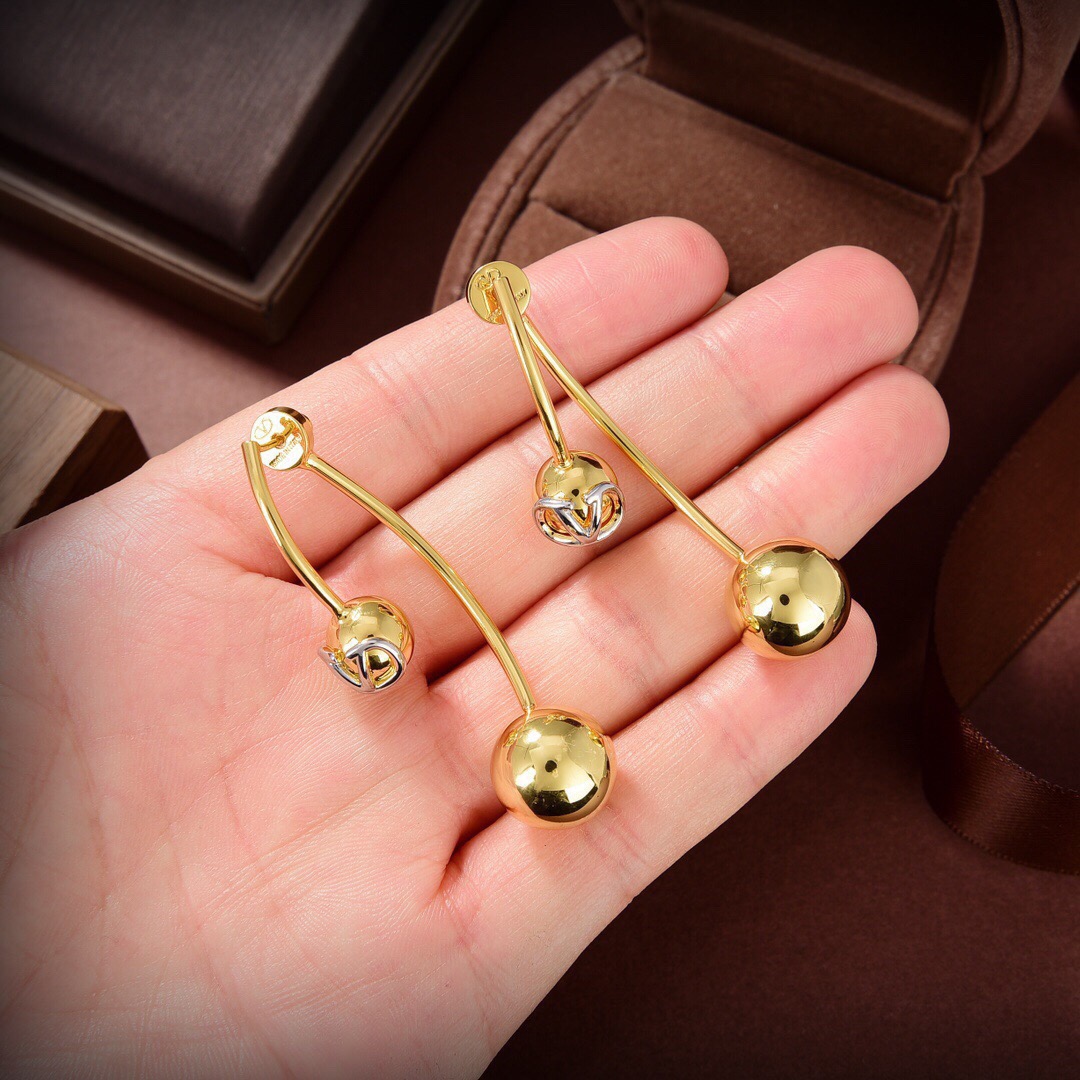 ❤️Valentino 华伦天奴 耳环💫重磅新品火爆网络来了 简约大方  时尚百搭✅ 金色耳钉🌟专柜一致