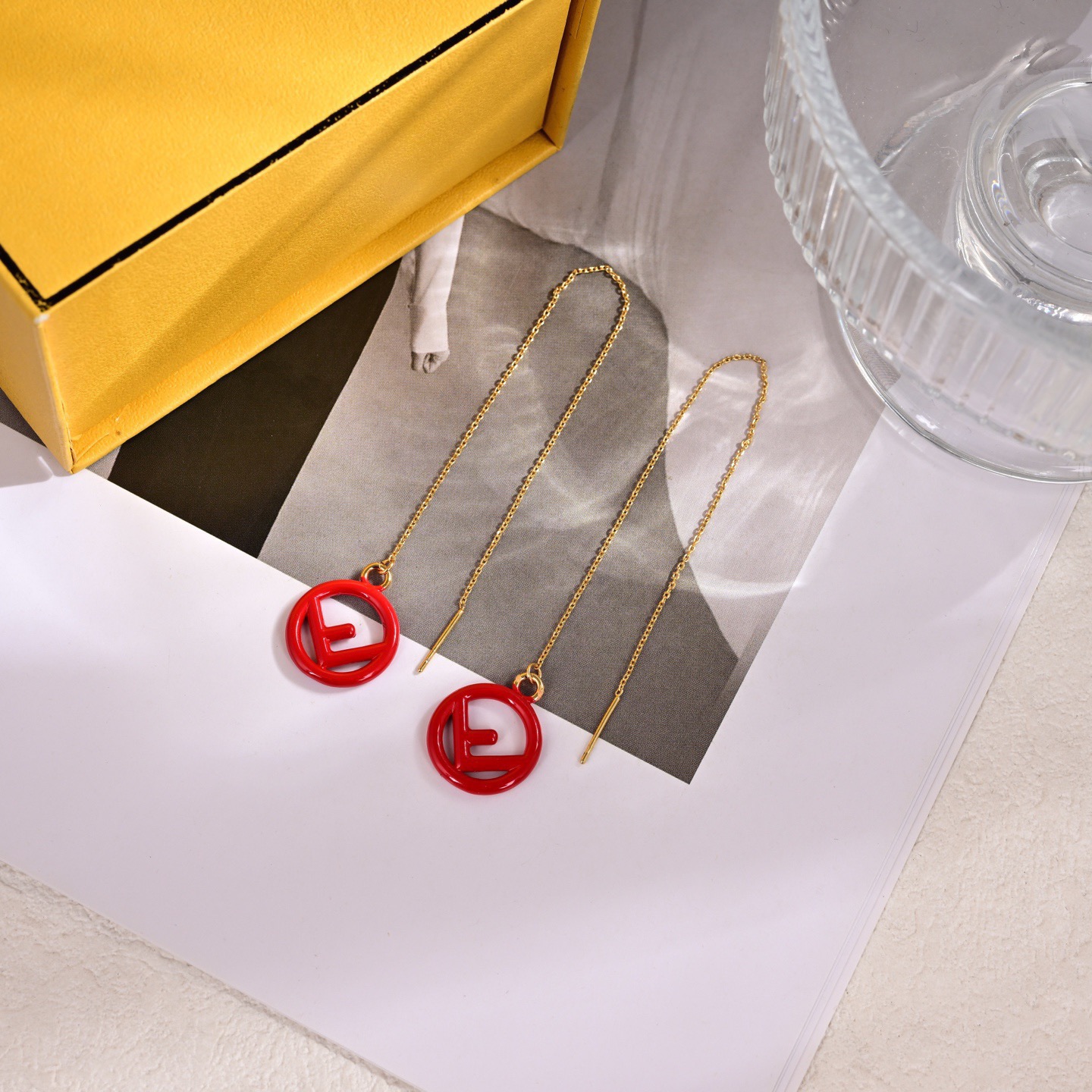 ❤️FENDI 芬迪  logo耳坠💎 高端定制  爆款新款 简单大方 华丽登场 ，很难见到如此熟悉 素