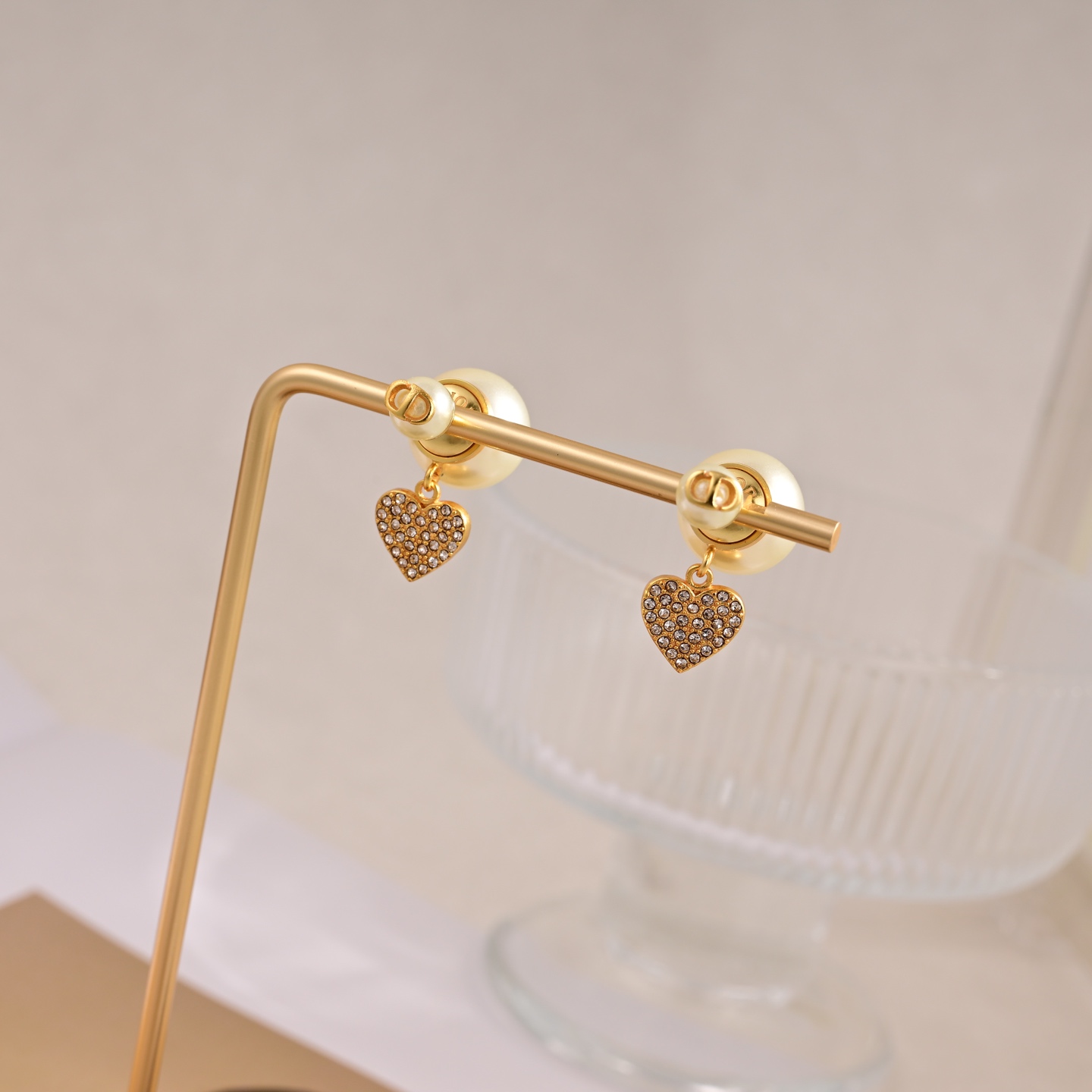 ❤️迪奥 新款👼一线大牌都爱的Dior·迪奥 新品耳环 金属质感逆袭版字母潮范儿抢风头  完全胜任现代年