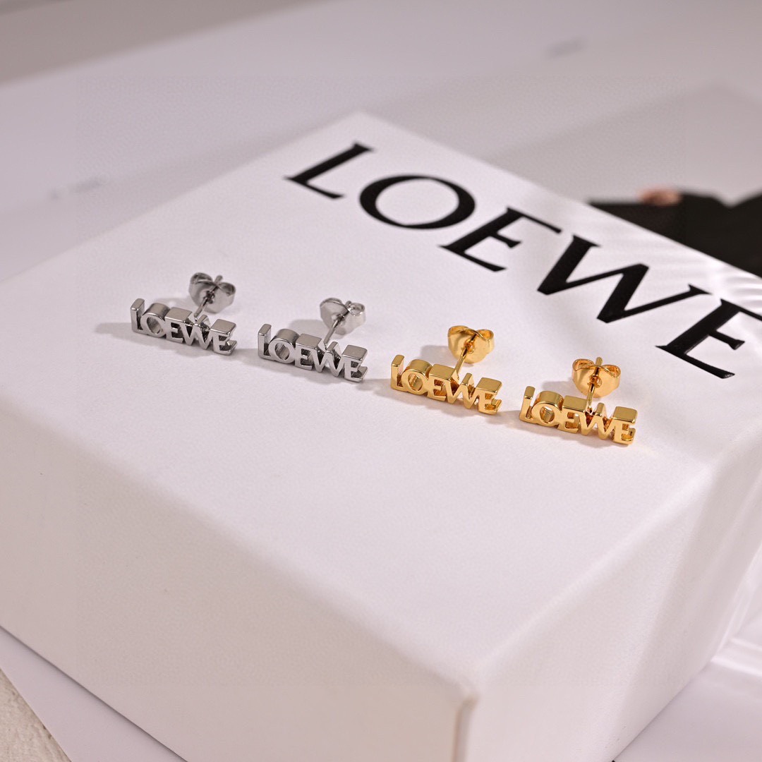 ❤️LOEWE 罗意威 耳钉 经典LOEW EAnagramLOGO设计 简约大气 优雅不凡，黄铜镀18