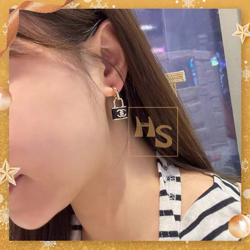 👌小香 CHANEL 耳环😍优雅大方精工设计   雕刻 非常修饰脸型    青春活力    看惯了一如既