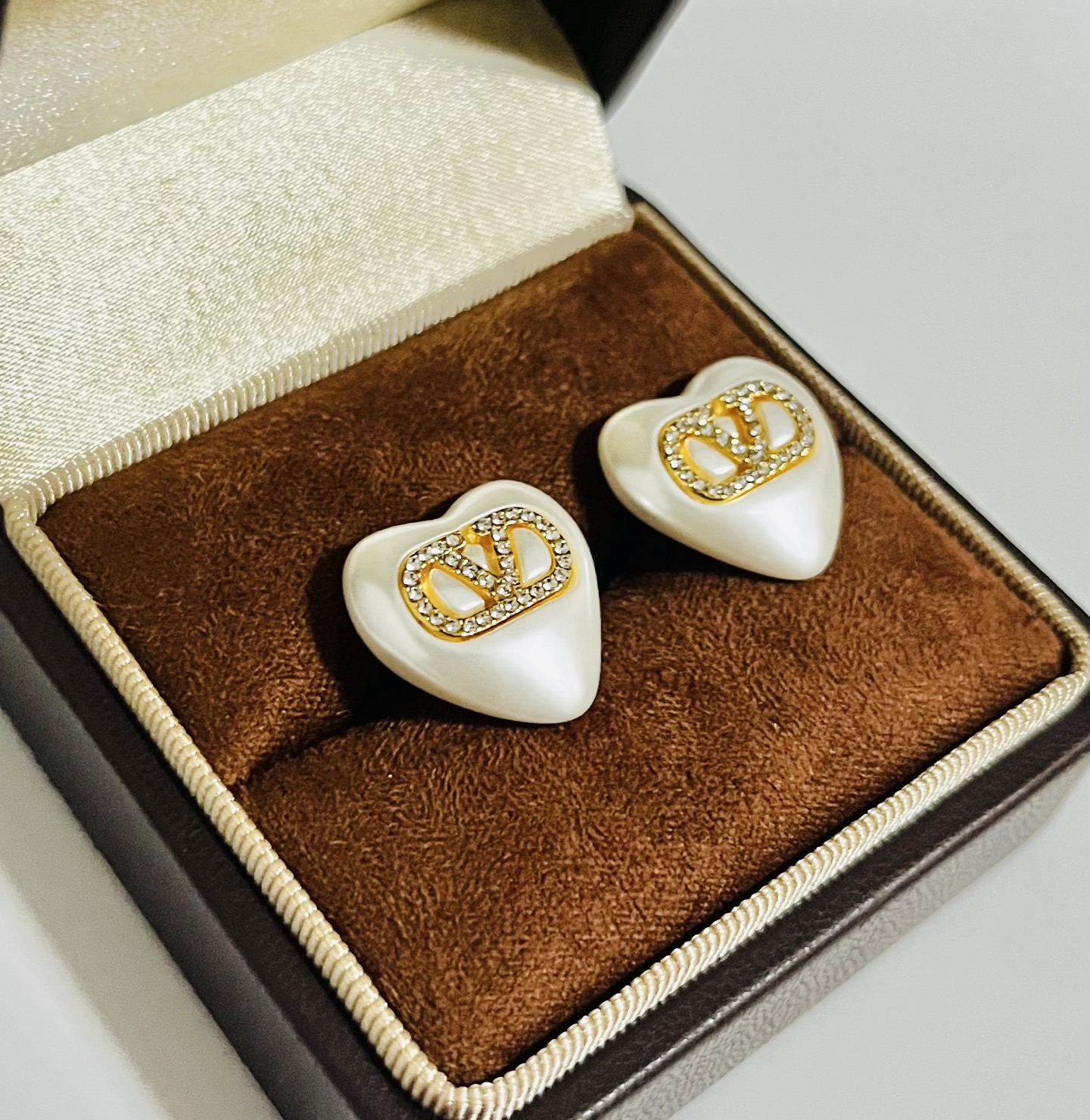 ❤️Valentino 华伦天奴 耳钉💫重磅新品火爆网络来了 简约大方  时尚百搭✅ 金色耳钉🌟专柜一致