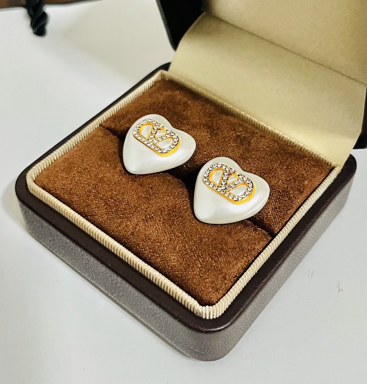 ❤️Valentino 华伦天奴 耳钉💫重磅新品火爆网络来了 简约大方  时尚百搭✅ 金色耳钉🌟专柜一致