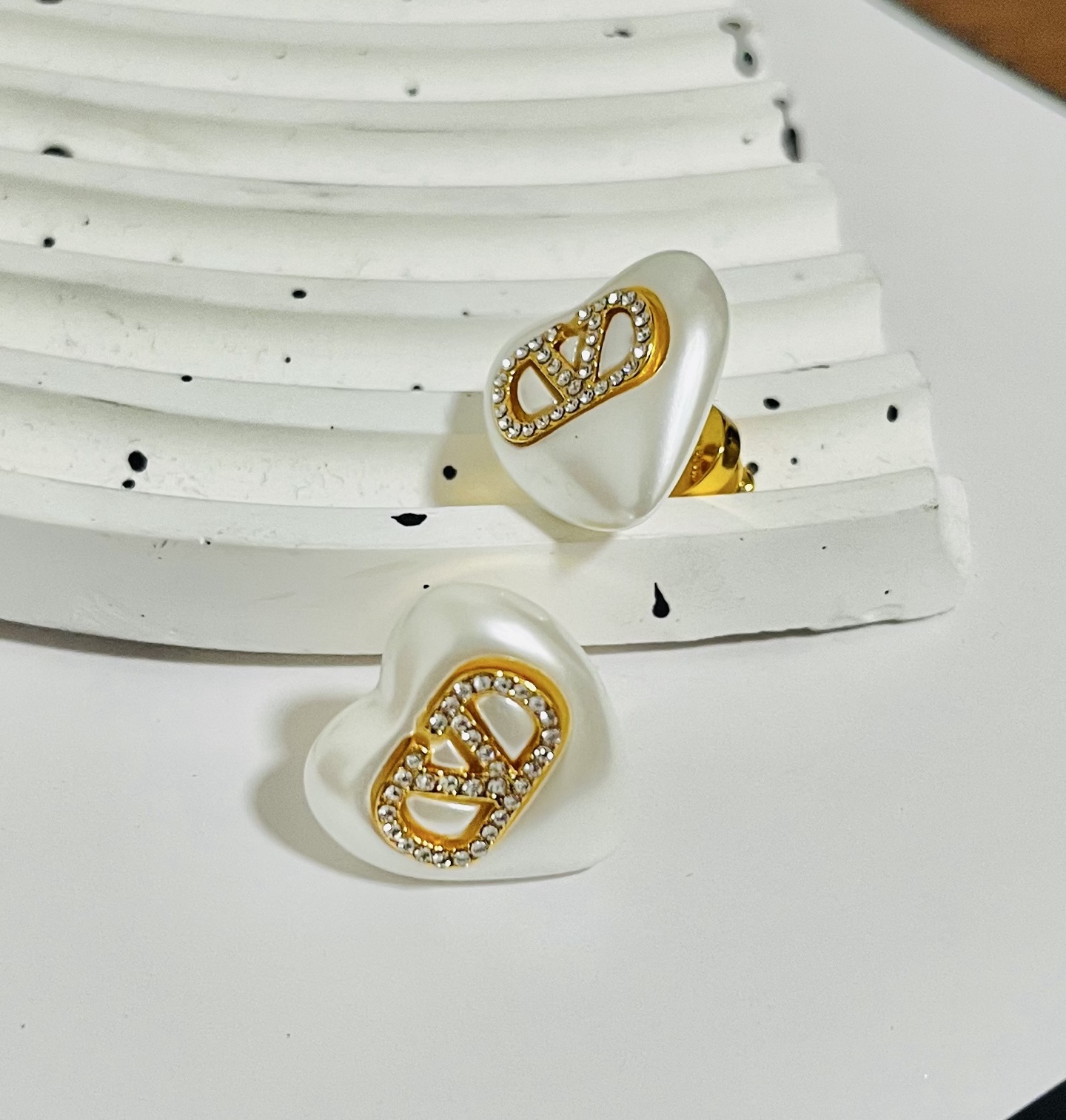 ❤️Valentino 华伦天奴 耳钉💫重磅新品火爆网络来了 简约大方  时尚百搭✅ 金色耳钉🌟专柜一致