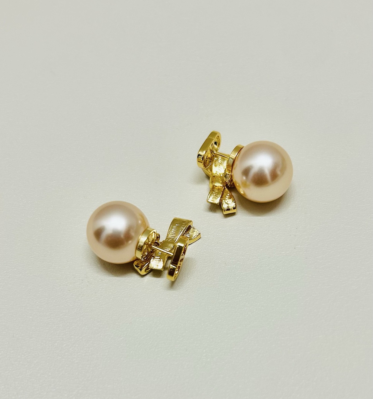 ❤️迪奥 新款👼一线大牌都爱的Dior·迪奥 新品字母CD耳环 金属质感逆袭版字母潮范儿抢风头  完全胜