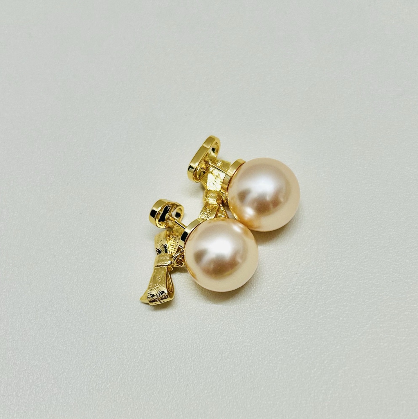 ❤️迪奥 新款👼一线大牌都爱的Dior·迪奥 新品字母CD耳环 金属质感逆袭版字母潮范儿抢风头  完全胜