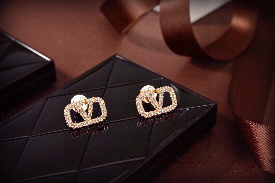 ❤️Valentino 华伦天奴 满钻耳钉💫重磅新品火爆网络来了 简约大方  时尚百搭✅ 金色耳钉🌟专柜