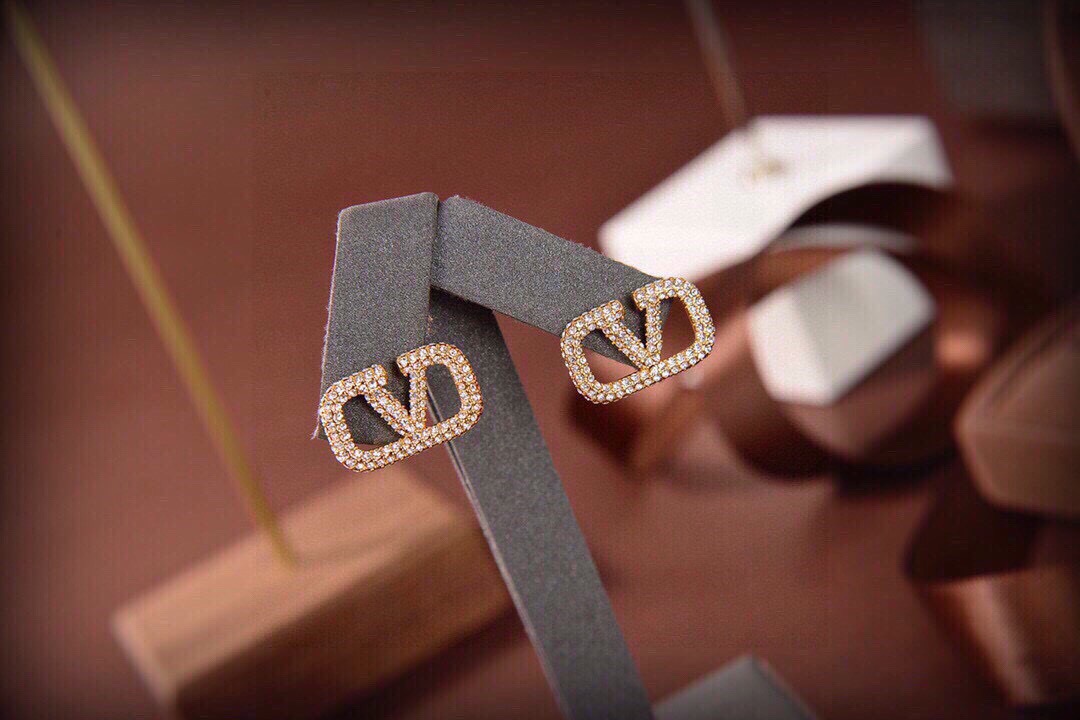 ❤️Valentino 华伦天奴 满钻耳钉💫重磅新品火爆网络来了 简约大方  时尚百搭✅ 金色耳钉🌟专柜