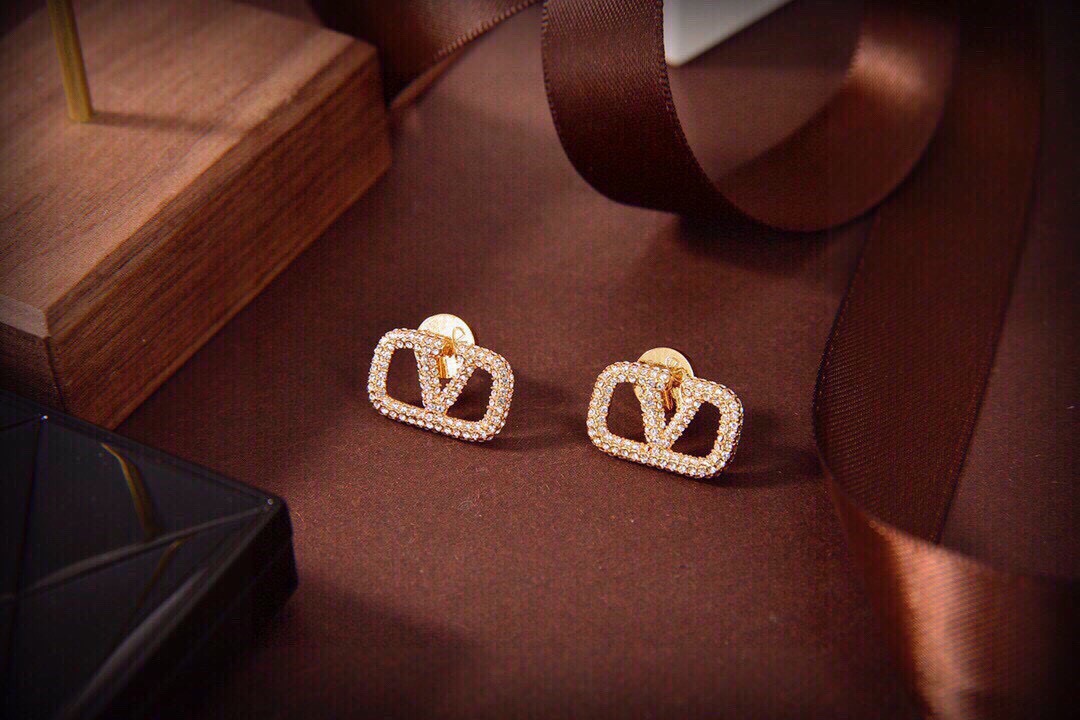 ❤️Valentino 华伦天奴 满钻耳钉💫重磅新品火爆网络来了 简约大方  时尚百搭✅ 金色耳钉🌟专柜
