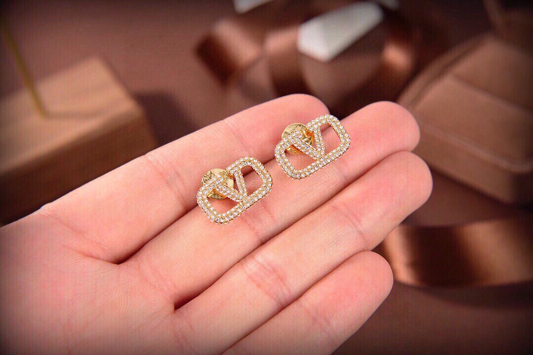 ❤️Valentino 华伦天奴 满钻耳钉💫重磅新品火爆网络来了 简约大方  时尚百搭✅ 金色耳钉🌟专柜