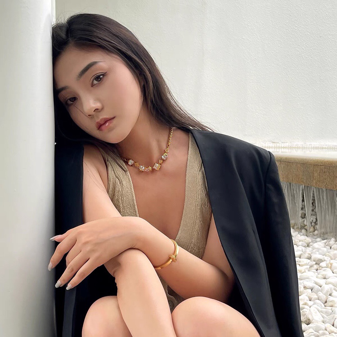 ❤️Celine 新款项链 与众不同的设计 个性十足 颠覆你对传统项链的印象 使其魅力爆灯