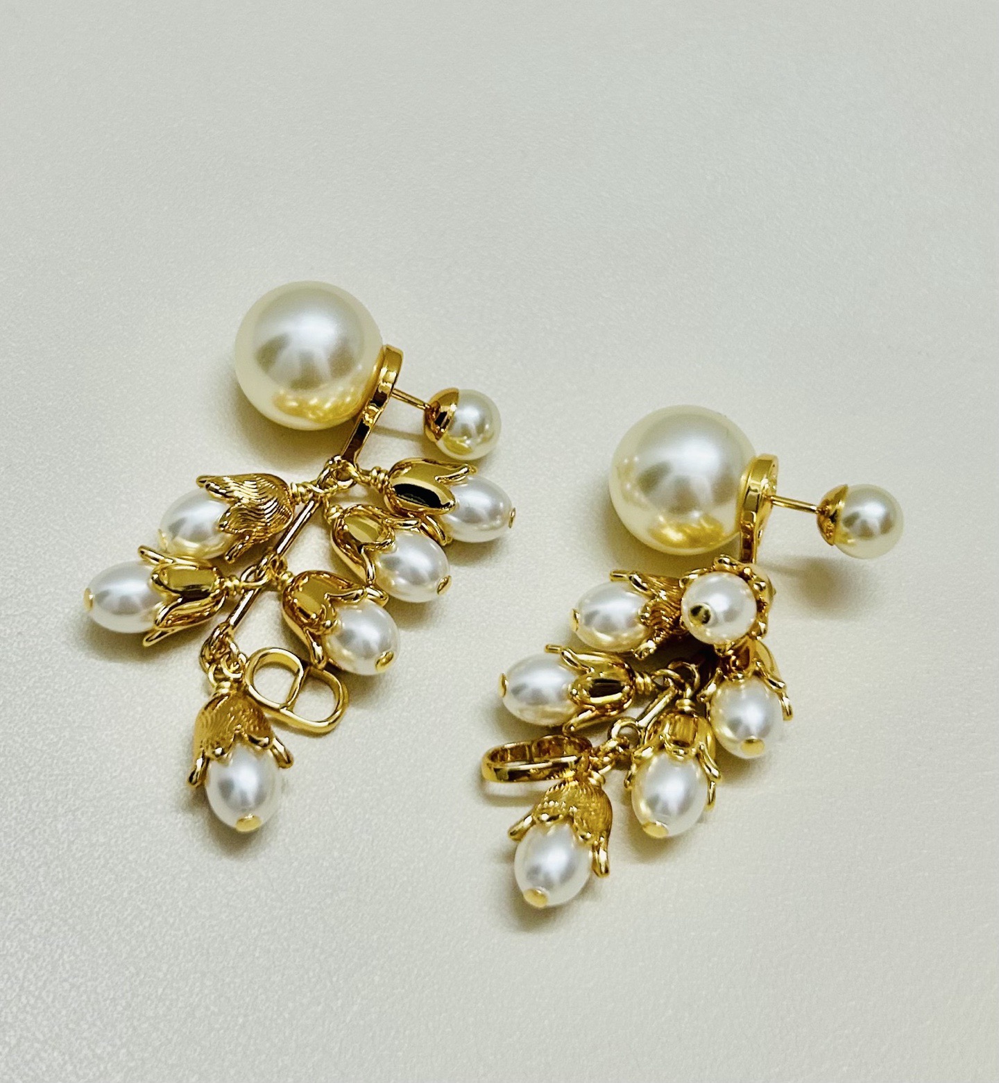 ❤️迪奥 新款👼一线大牌都爱的Dior·迪奥 新品字母CD耳环 金属质感逆袭版字母潮范儿抢风头  完全胜