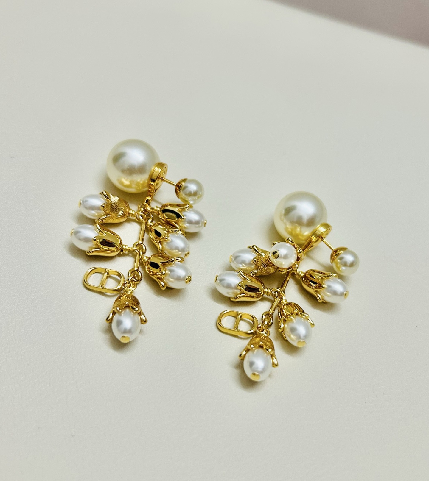 ❤️迪奥 新款👼一线大牌都爱的Dior·迪奥 新品字母CD耳环 金属质感逆袭版字母潮范儿抢风头  完全胜