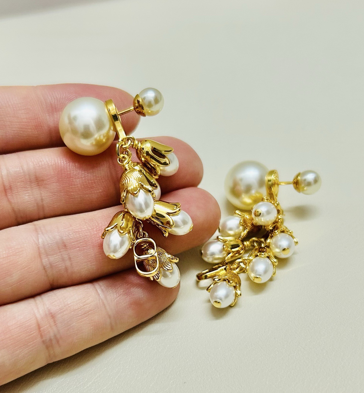 ❤️迪奥 新款👼一线大牌都爱的Dior·迪奥 新品字母CD耳环 金属质感逆袭版字母潮范儿抢风头  完全胜