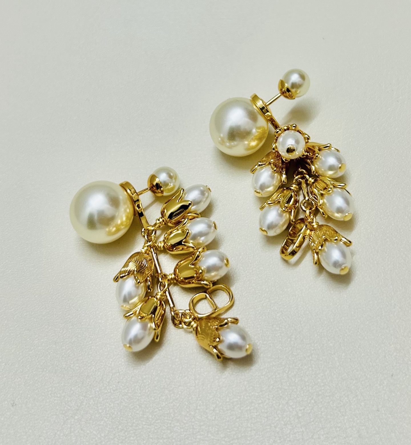 ❤️迪奥 新款👼一线大牌都爱的Dior·迪奥 新品字母CD耳环 金属质感逆袭版字母潮范儿抢风头  完全胜