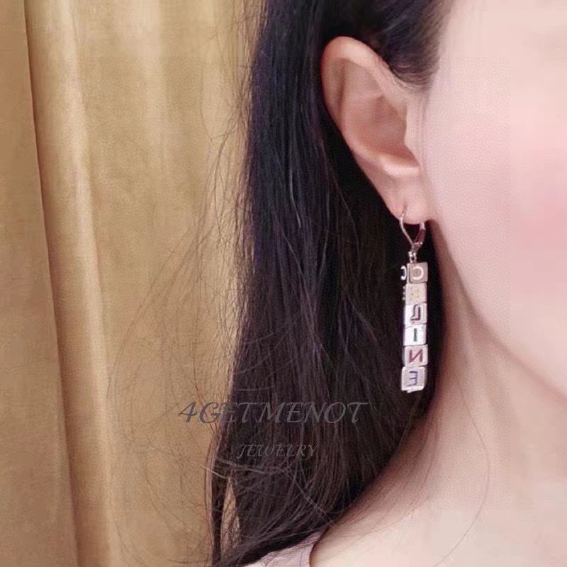 ❤️Celine新款字母耳环 PRECLOUS新品 简单时尚耳钉耳环🌟专柜一致黄铜材质电镀18k金 火爆