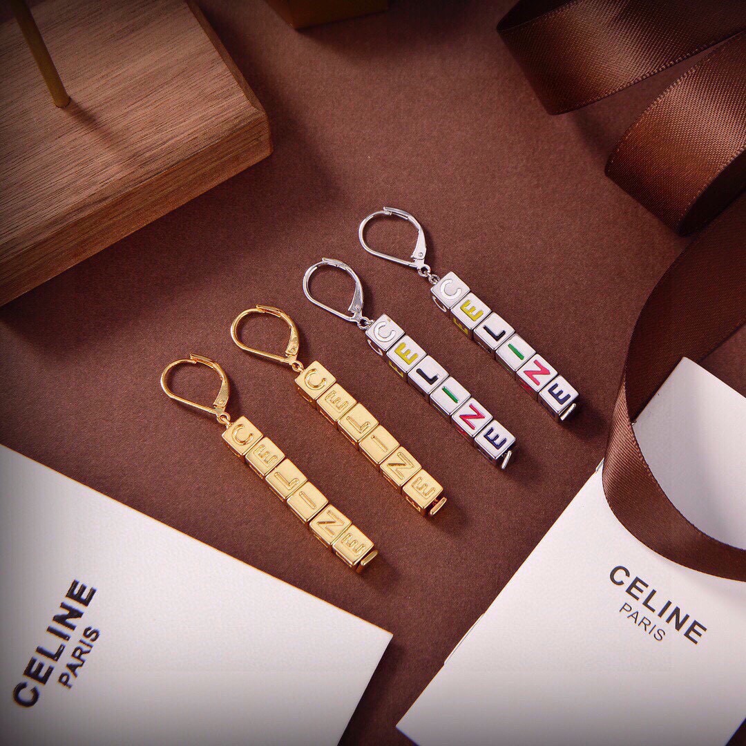 ❤️Celine新款字母耳环 PRECLOUS新品 简单时尚耳钉耳环🌟专柜一致黄铜材质电镀18k金 火爆