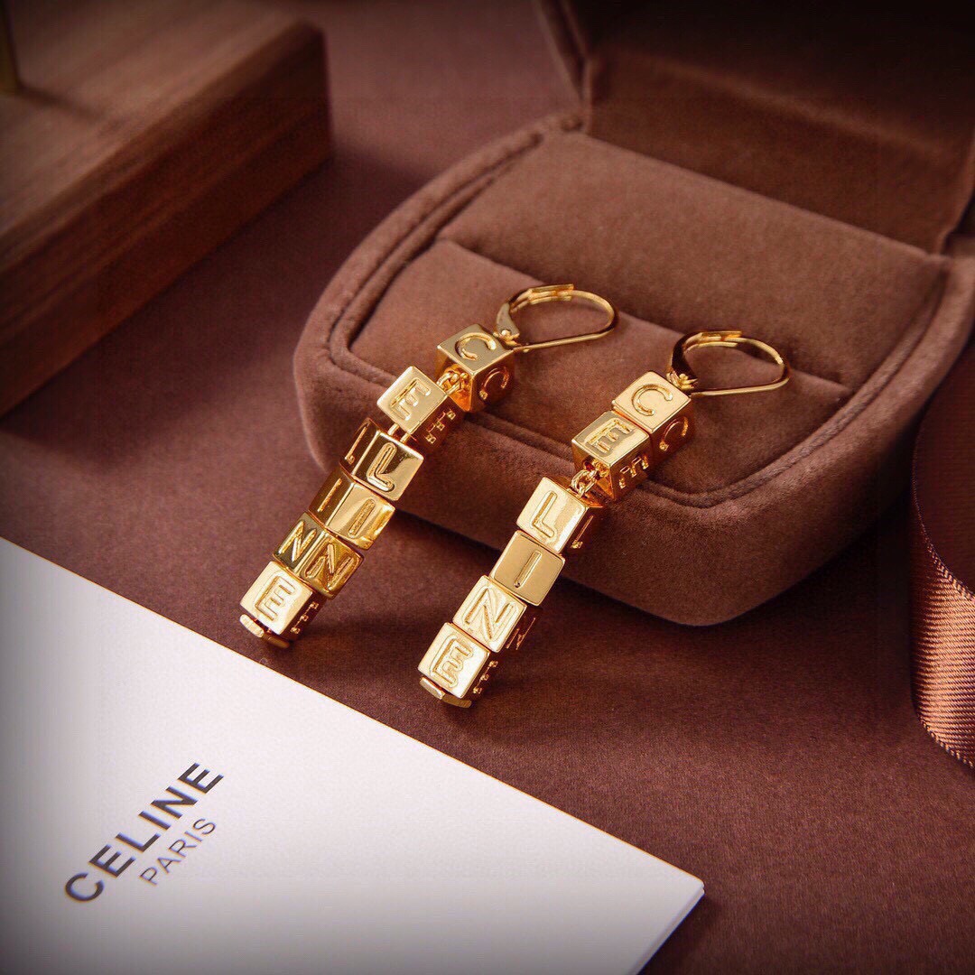 ❤️Celine新款字母耳环 PRECLOUS新品 简单时尚耳钉耳环🌟专柜一致黄铜材质电镀18k金 火爆