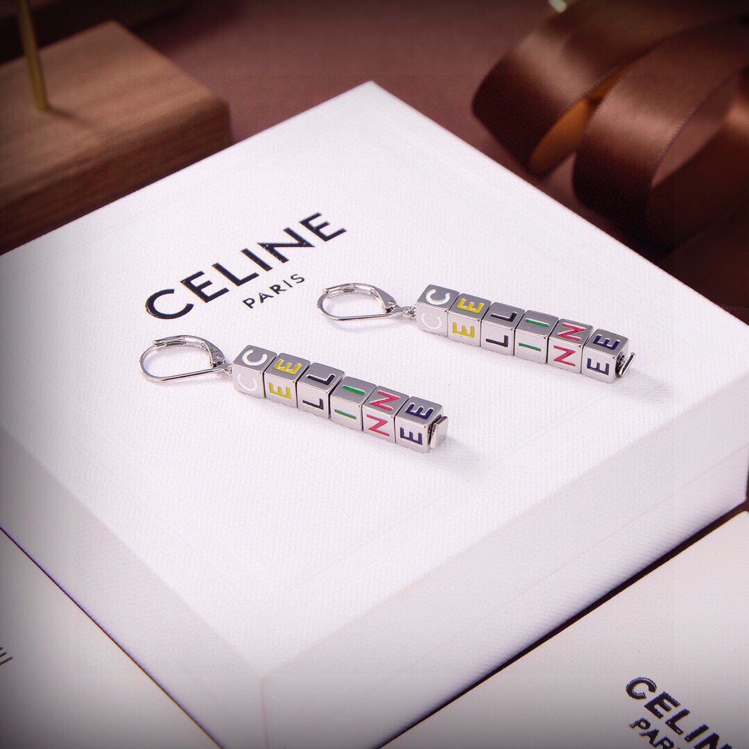 ❤️Celine新款字母耳环 PRECLOUS新品 简单时尚耳钉耳环🌟专柜一致黄铜材质电镀18k金 火爆