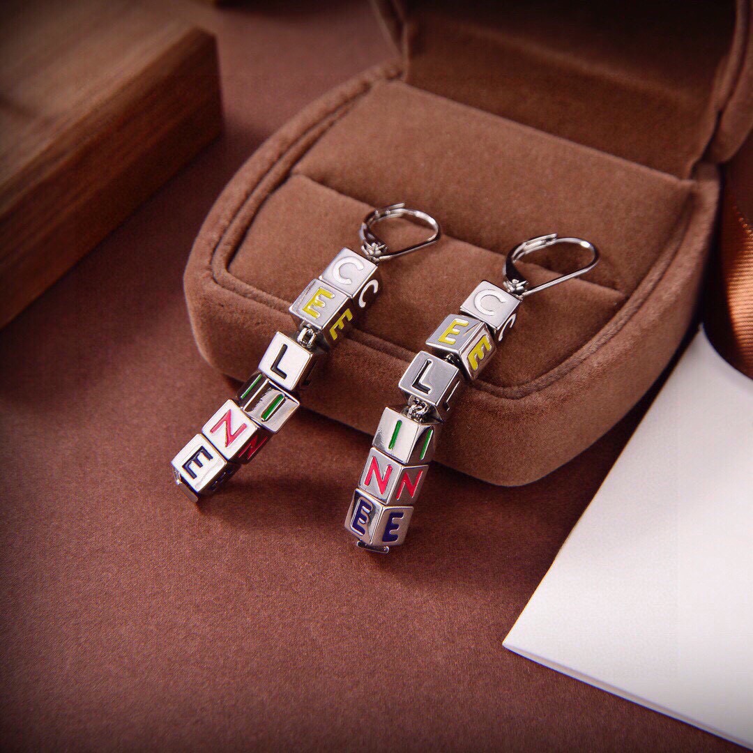 ❤️Celine新款字母耳环 PRECLOUS新品 简单时尚耳钉耳环🌟专柜一致黄铜材质电镀18k金 火爆