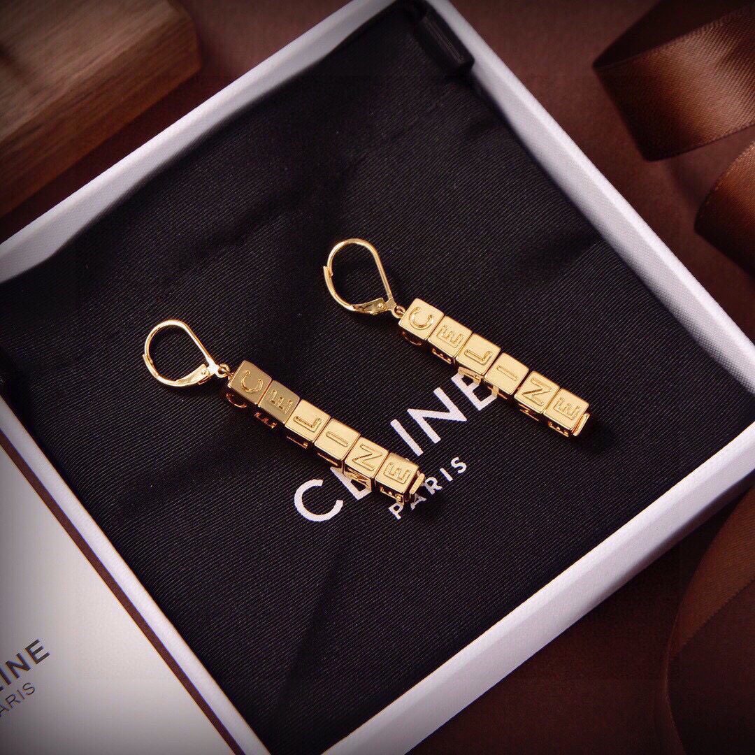 ❤️Celine新款字母耳环 PRECLOUS新品 简单时尚耳钉耳环🌟专柜一致黄铜材质电镀18k金 火爆