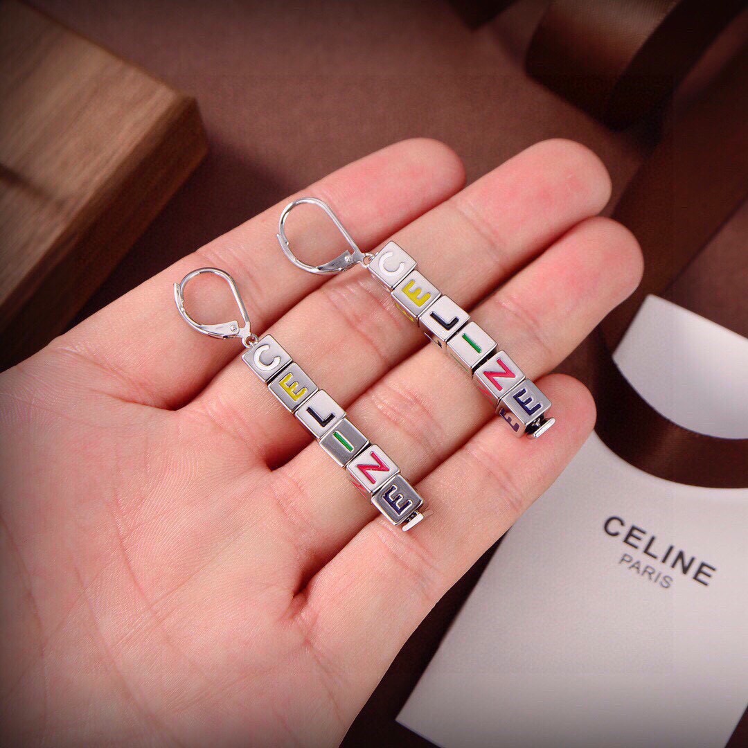 ❤️Celine新款字母耳环 PRECLOUS新品 简单时尚耳钉耳环🌟专柜一致黄铜材质电镀18k金 火爆