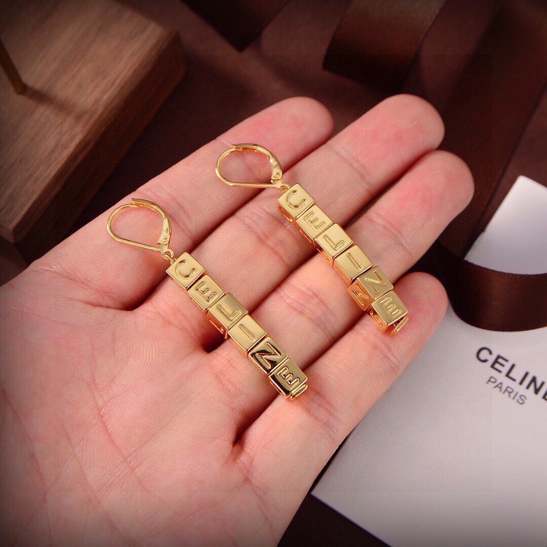 ❤️Celine新款字母耳环 PRECLOUS新品 简单时尚耳钉耳环🌟专柜一致黄铜材质电镀18k金 火爆