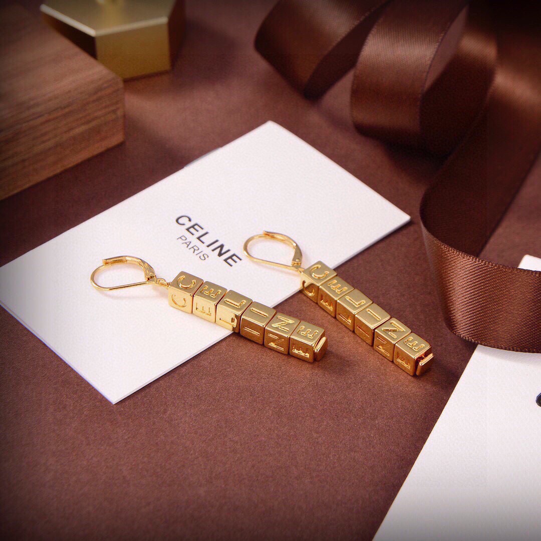 ❤️Celine新款字母耳环 PRECLOUS新品 简单时尚耳钉耳环🌟专柜一致黄铜材质电镀18k金 火爆