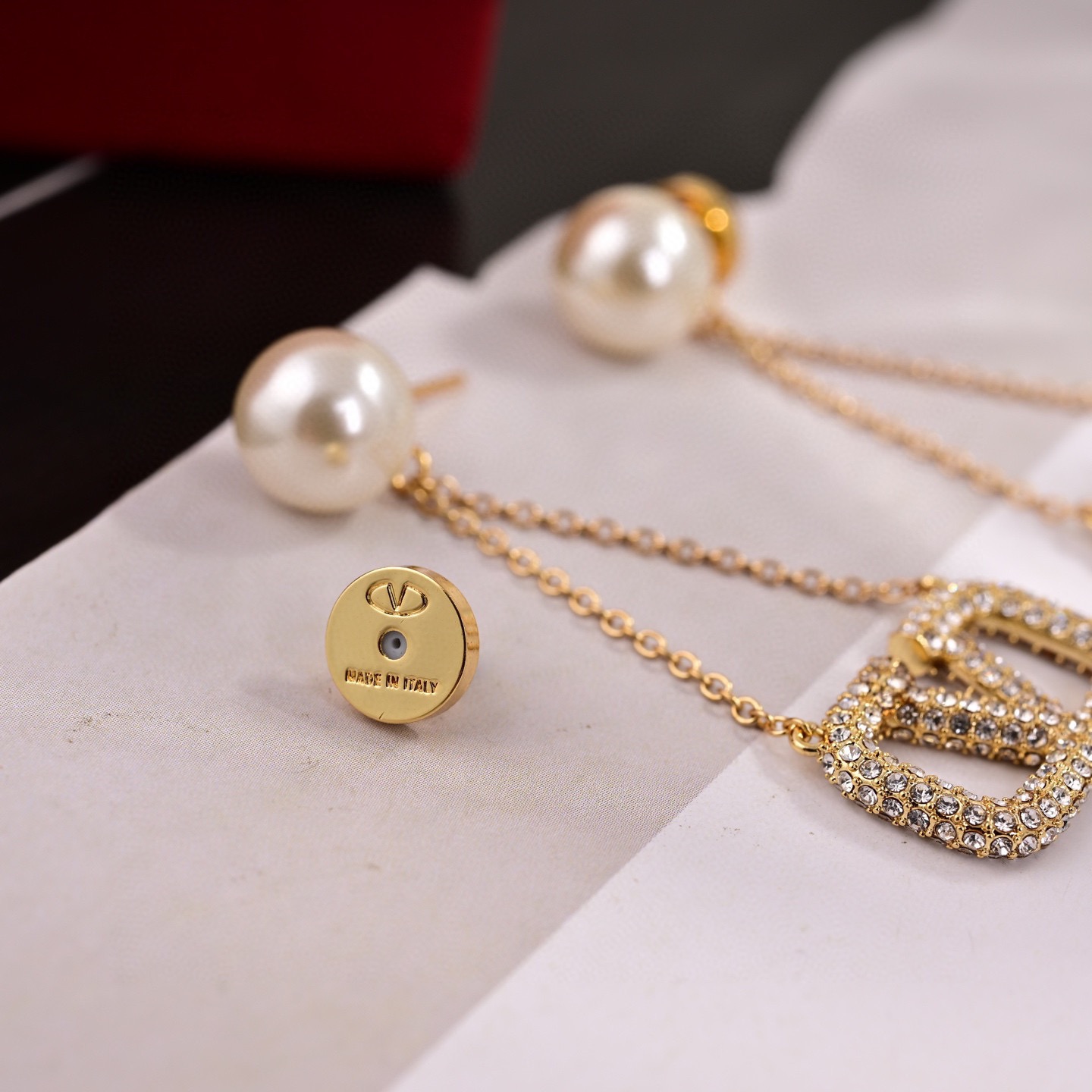 😍😍Valentino 华伦天奴 耳环💫重磅新品火爆网络来了 简约大方  时尚百搭✅ 耳钉🌟专柜一致 火