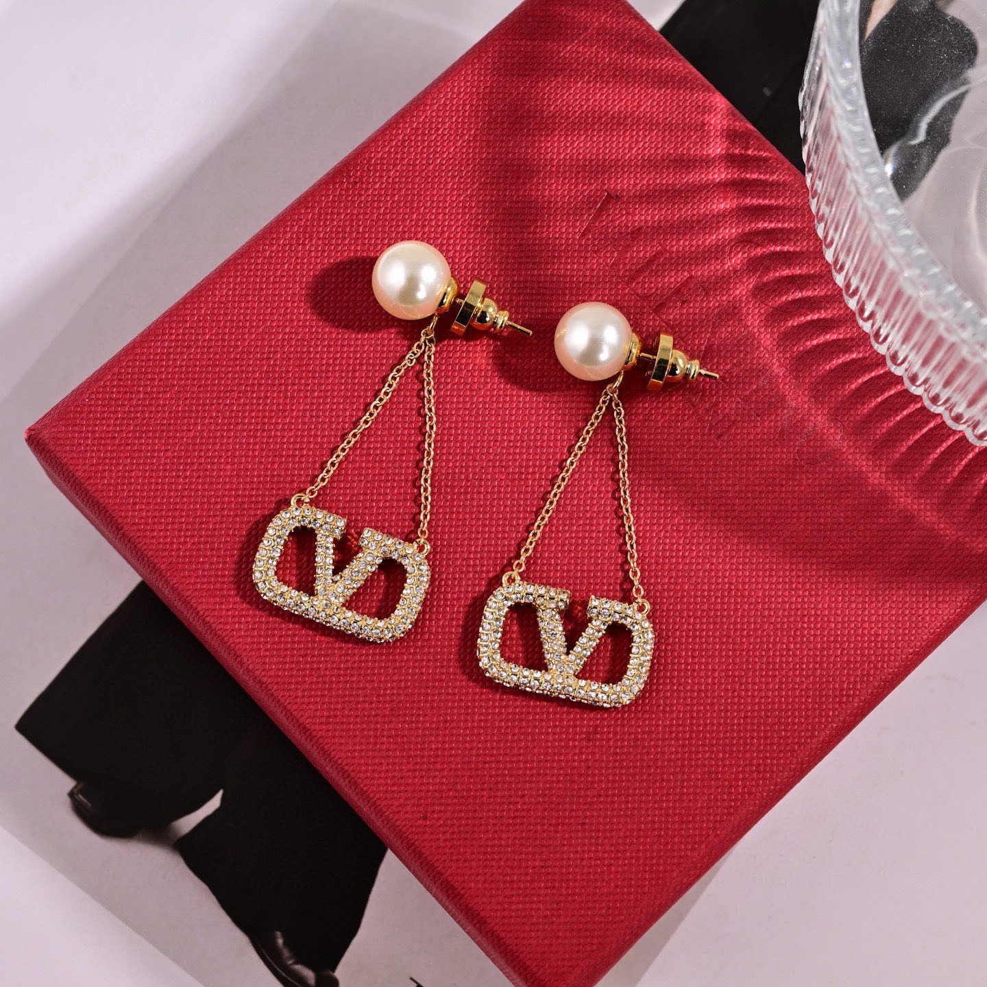 😍😍Valentino 华伦天奴 耳环💫重磅新品火爆网络来了 简约大方  时尚百搭✅ 耳钉🌟专柜一致 火