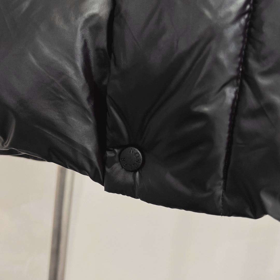 Moncler モンクレール P688 高性能羽绒服 ショート丈 男女兼用