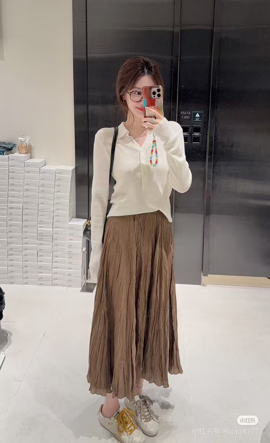 NO:387633,Women's model men's model [GGDB 25SS couple's model German training shoes] Korean limited edition is here!  These True Star small dirty shoes are amazing!   This year, the colorful shoelaces are super trendy!  This pair of contrasting colors design is simply in my aesthetic sense. The pink and blue color combination is sweet and cool, and the black and white classic and versatile is not picky~ The key point is!  !  The feel of the feet is more comfortable than the classic ones!  It’s not tiring for a day when you walk softly and glutinously. The couple wears it together and goes out to win the numbness!   South Korea's limited-edition models are not in stock. Magic shoes that can be produced with just one piece. #GGDB small dirty shoes #Couple shoes recommendation #Spring and summer new style #Korean outfits Customized fabrics with ox-back velvet inner sheepskin private model outsole, original full packaging Size35-39 41-44 (for women 40 custom made without return or exchange), casual shoes/sports shoes, sneakers, sheepskin19860909女款 男款【GGDB 25SS 情侣款德训鞋】韩国限定款来啦！这双True Star小脏鞋也太绝了吧！  今年彩色鞋带风超大！这双撞色设计简直长在我的审美上 粉蓝配色甜酷满分,黑白经典百搭不挑人～ 重点是！！脚感比经典款还要舒服！软软糯糯走一天都不累 情侣一起穿出门直接赢麻了！  韩国限定款库存不多啦  随手一搭都能出片的神鞋 #GGDB小脏鞋 #情侣鞋推荐 #春夏新款 #韩系穿搭 面料定制牛反绒 内里羊皮里 私模大底、原版全套包装 Size35-39 41-44（女40订做不退换）,休闲鞋/运动鞋,sneakers,sheepskin,Women's Shoes