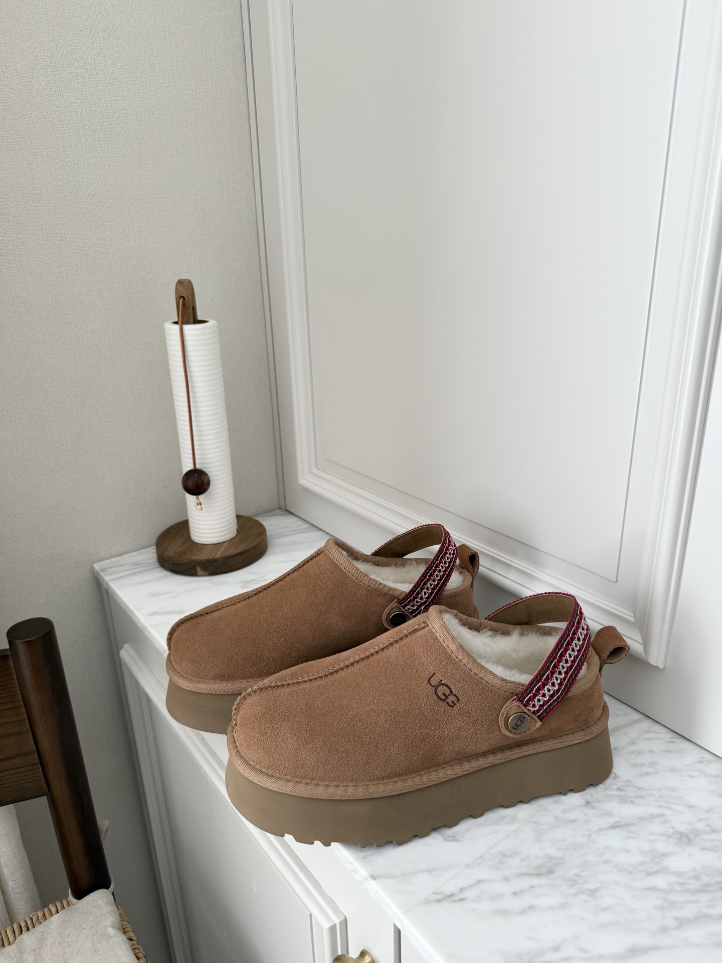 上新🌸UGG | 织带两穿民族风拖鞋✔️羊毛保暖舒适柔软冬季百搭款、3cm增高鞋底多色可选✓谁能拒绝这么