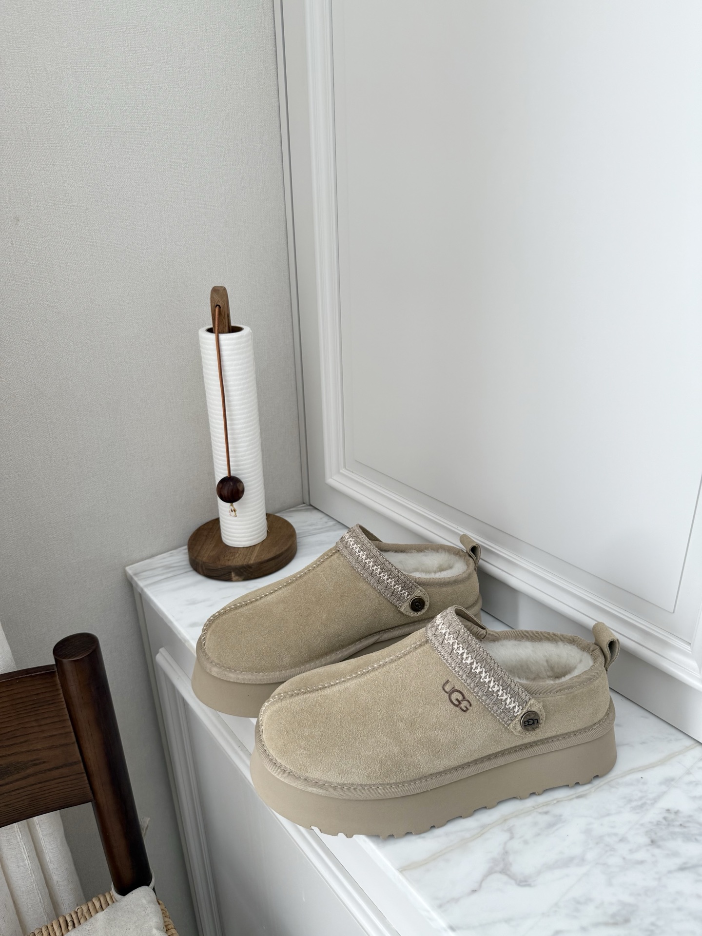 上新🌸UGG | 织带两穿民族风拖鞋✔️羊毛保暖舒适柔软冬季百搭款、3cm增高鞋底多色可选✓谁能拒绝这么