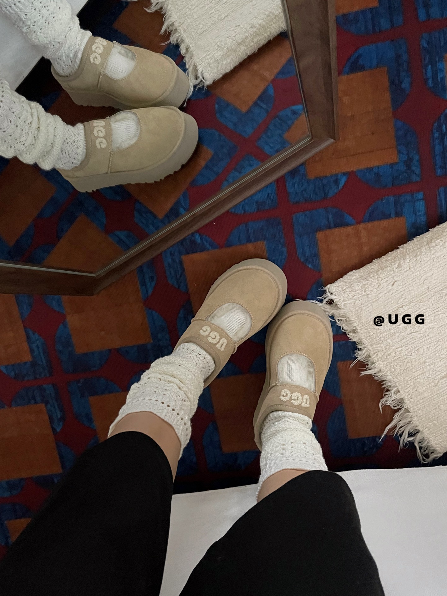 上新🌸UGG新款玛丽珍羊毛拖鞋3.5cm厚底款上线啦～真的有被它的“乖乖女气质”拿捏住鞋头圆润、线条可爱