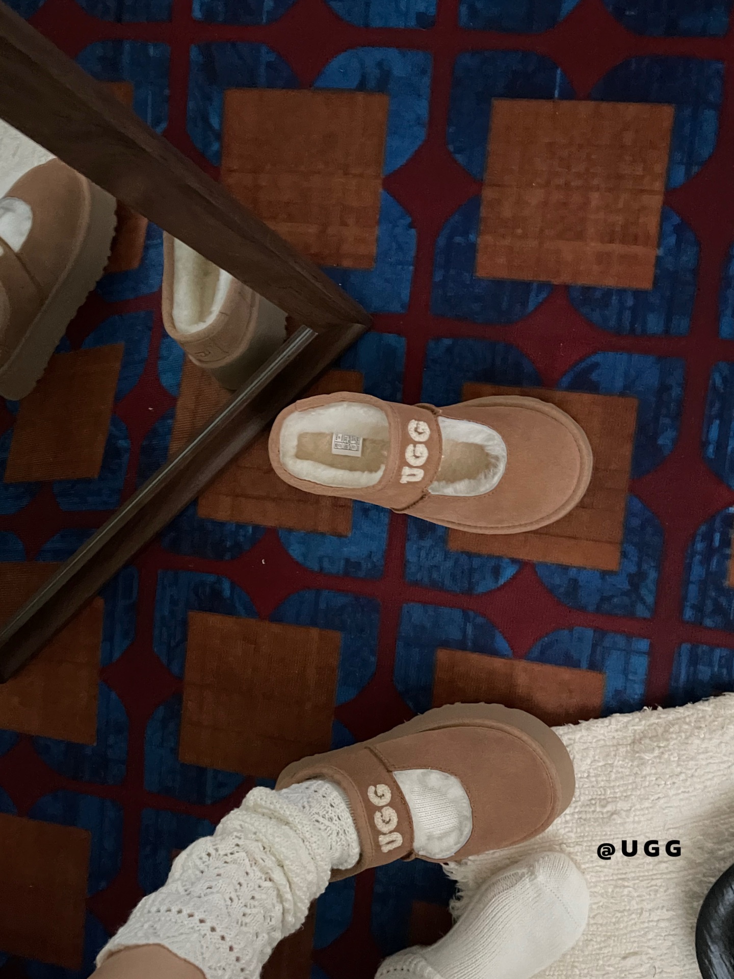 上新🌸UGG新款玛丽珍羊毛拖鞋3.5cm厚底款上线啦～真的有被它的“乖乖女气质”拿捏住鞋头圆润、线条可爱