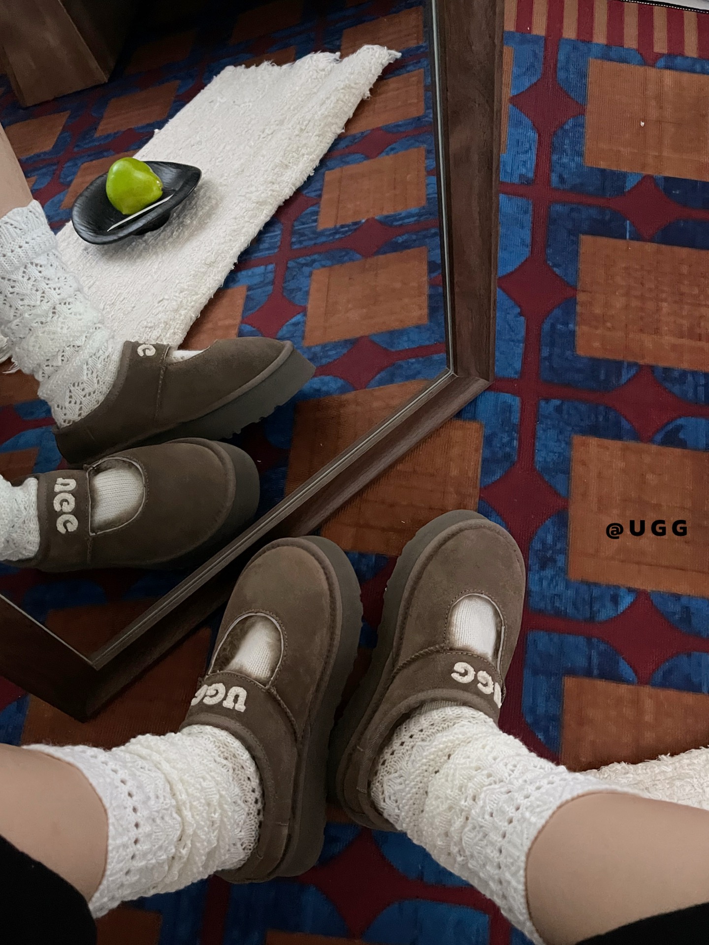 上新🌸UGG新款玛丽珍羊毛拖鞋3.5cm厚底款上线啦～真的有被它的“乖乖女气质”拿捏住鞋头圆润、线条可爱