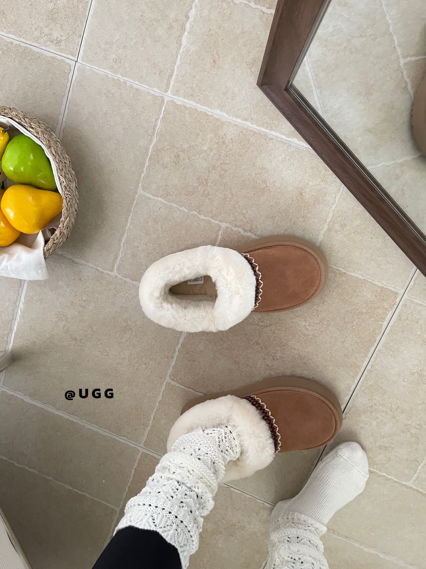 上新🌸Ugg 翻毛民族风雪地靴简直是我的入冬神器❄️隆丰羊皮毛一体雪地靴民族风刺绣，精致感直接拉满！鞋口