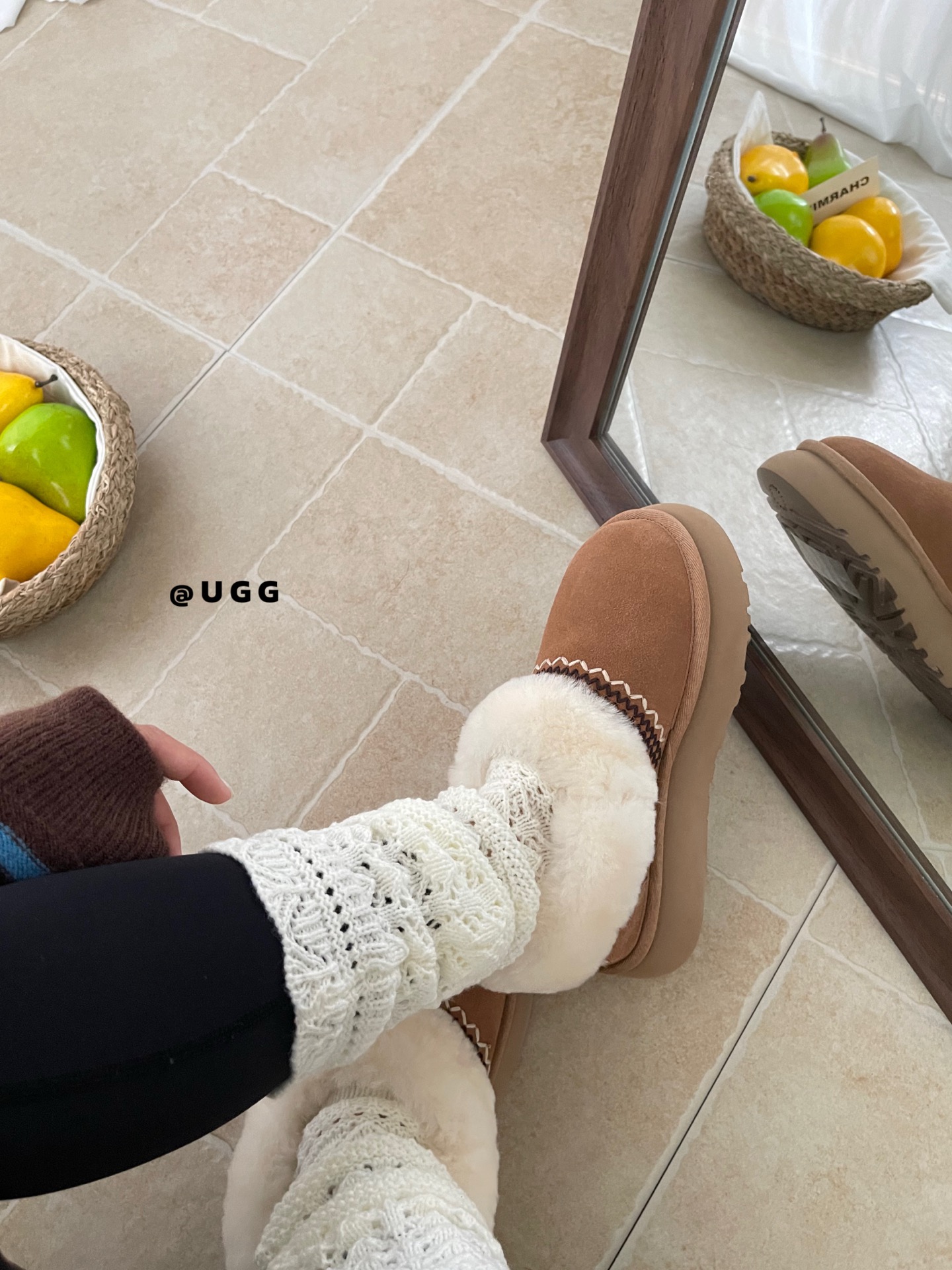 上新🌸Ugg 翻毛民族风雪地靴简直是我的入冬神器❄️隆丰羊皮毛一体雪地靴民族风刺绣，精致感直接拉满！鞋口